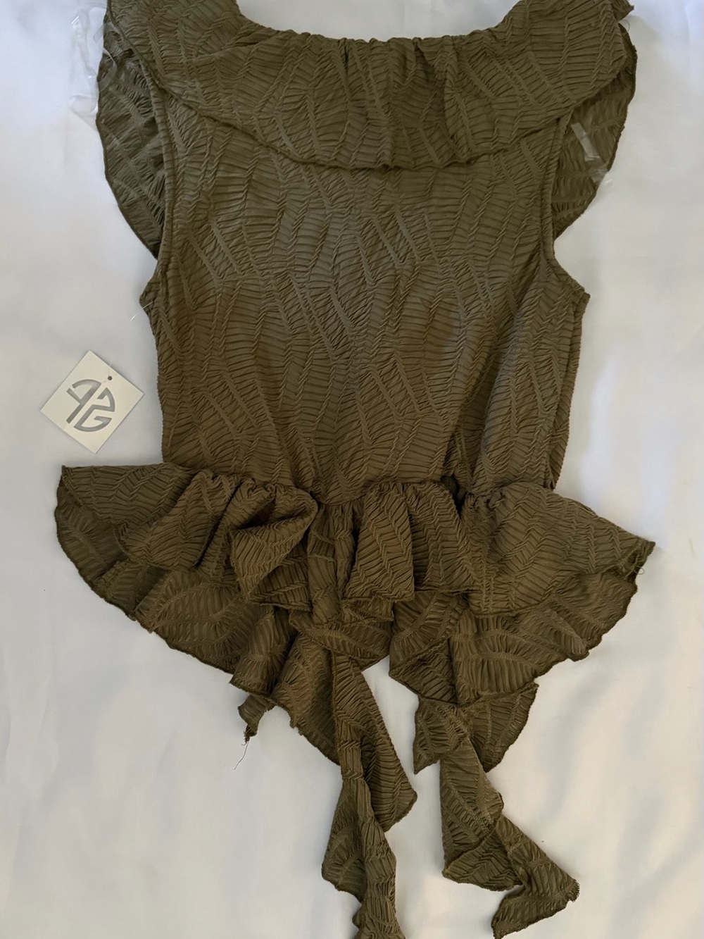 Olive Ruffle V-Neck Crop Top - Picture 3 of 4